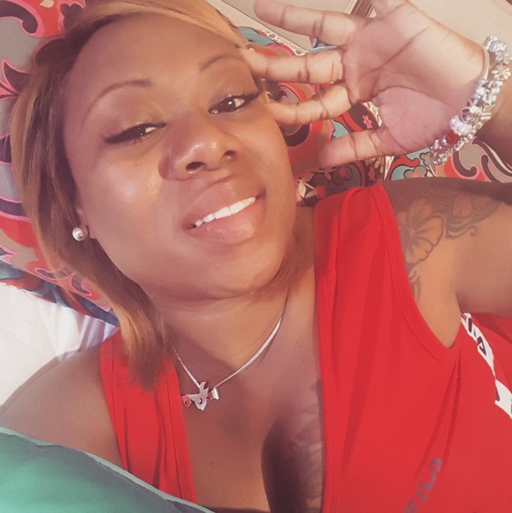 Meet your Posher, Tamie - Picture 3 of 3